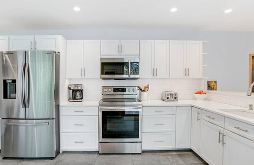 East Hampton House | Chic East Hampton Hideaway with Deck, Community Pool & Tennis