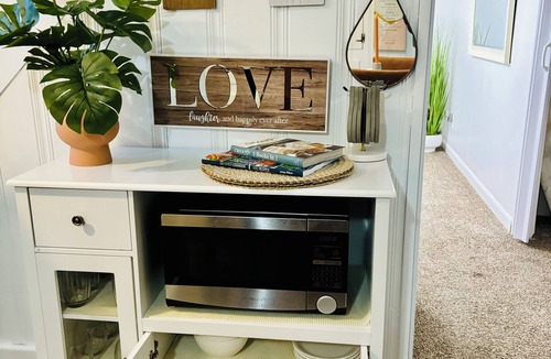Shrewsbury Apartment | CHIC ONE BEDROOM IN-LAW SUITE IN Shrewsbury with AC, WiFi