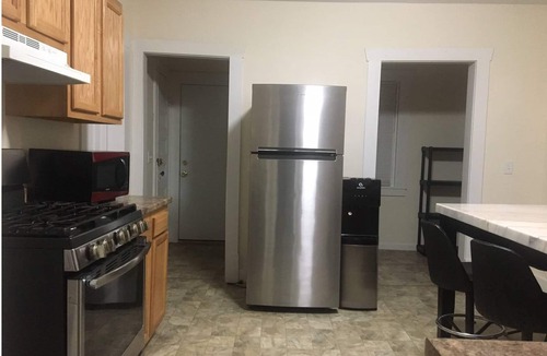 Springfield Apartment | Chic & Serene 4 Bed Apt w/Wi-Fi