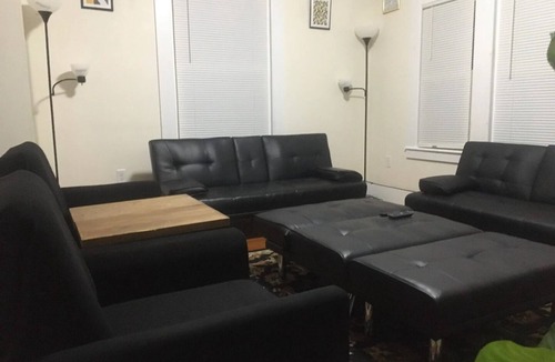 Springfield Apartment | Chic & Serene 4 Bed Apt w/Wi-Fi