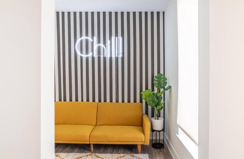 Black Rock Historic District Apartment | Chic Stay w/ King Bed/Near Beardsley Zoo/Free Parking