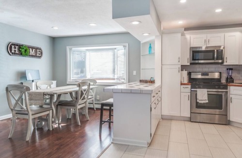 Amityville Apartment | Chic Studio Apartment, with WiFi in welcoming Amityville