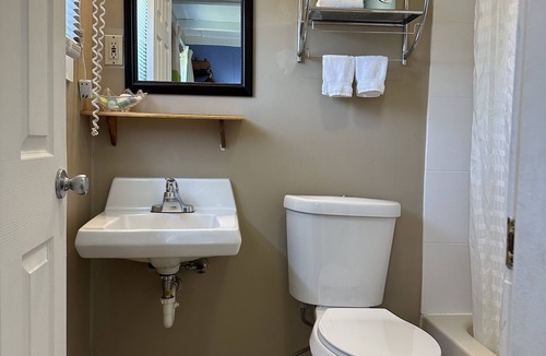 Claremont Hotel | Claremont Motor Lodge