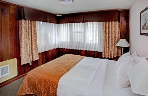 Lincoln Beach Hotel | Clarion Inn Surfrider Resort