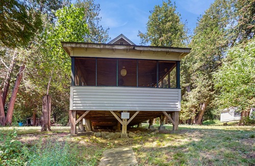 Charlotte Cottage | Classic lakefront cabin with screened-in porch & great views - dogs welcome