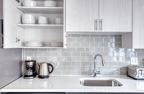Logan Circle Apartment | Classic Logan Circle 1BR w/Gym, W/D & Pool, walk to bars, by Blueground