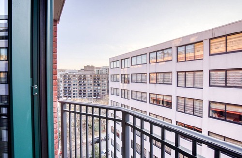 Logan Circle Apartment | Classic Logan Circle 1BR w/Gym, W/D & Pool, walk to bars, by Blueground