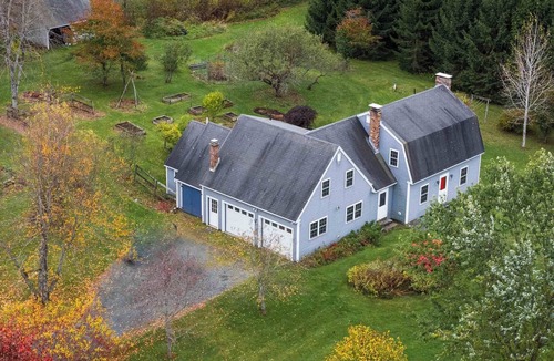 Woodstock House | Classic Vermont Farmhouse in the Heart of Woodstock - close to skiing