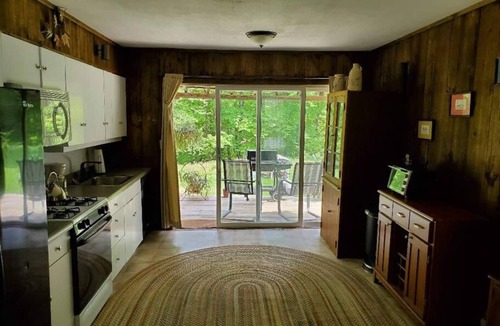 Warren House | Classic Vermont Farmhouse near Sugarbush Resort