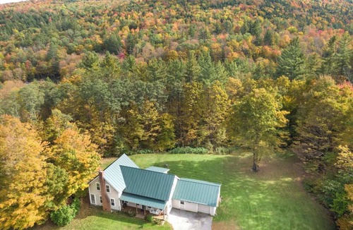 Warren House | Classic Vermont Farmhouse near Sugarbush Resort