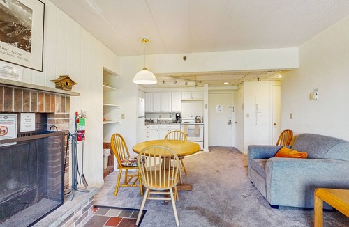 Killington Apartment | Clean & bright condo with mountain views & modern kitchen - walk to lifts