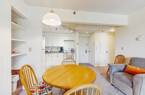 Killington Apartment | Clean & bright condo with mountain views & modern kitchen - walk to lifts