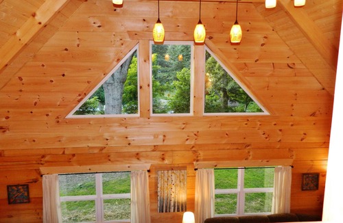Black Mountain Cabin | ❤Clean Cabin WiFi in-town Easy access PAVED Black Mountain 15min to Asheville