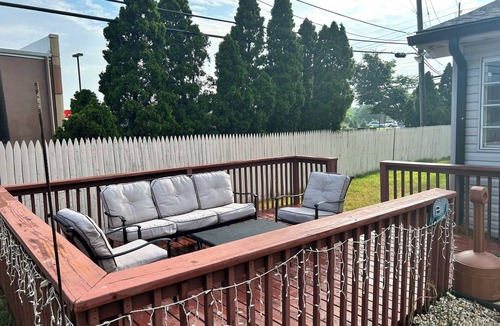 Deptford House | Clean Spacious Family Friendly Home Close to Historic Philadelphia 3 BR-sleeps 6