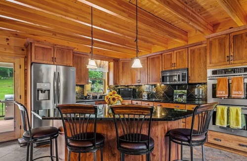 Day House | Close to Saratoga, Sacandaga Lake, Sleeps 14. WiFi, AC, Fireplace