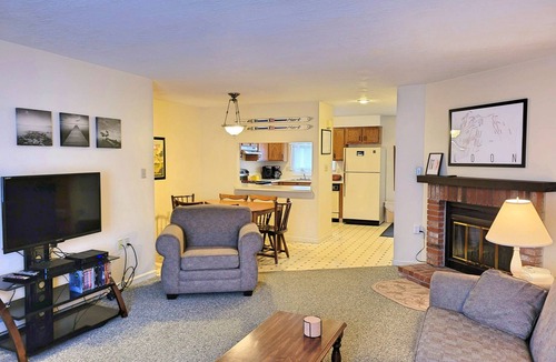 North Woodstock House | Close to shops/dining/town access. Pet-friendly, Wifi, AC, deck. A0039 by LRS