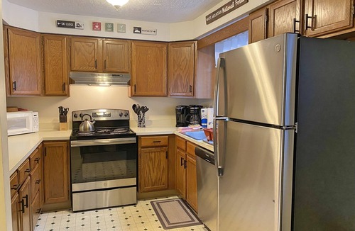 North Woodstock House | Close to shops/dining/town access. Pet-friendly, Wifi, AC, deck. A0039 by LRS