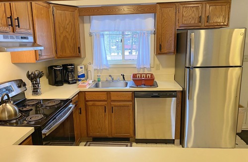 North Woodstock House | Close to shops/dining/town access. Pet-friendly, Wifi, AC, deck. A0039 by LRS