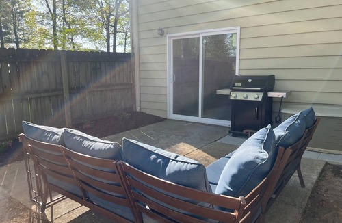 Hethwood - Prices Fork House | CLOSE TO VT - New renovation-4 bedroom townhouse-near a bus stop-with parking!