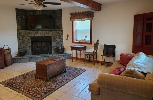 Glade Spring Apartment | Closer to the Country