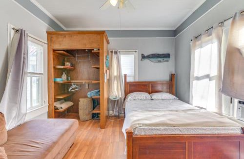 Galveston Apartment | Coastal Galveston Studio about 1 Mi to Beach!