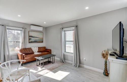 Lynn House | Coastal Lynn Escape with Fireplace 3 Mi to Beaches