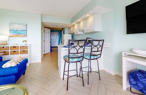 Hampton Condo | Coastal studio with free WiFi, balcony, on-site pool - walk to beach & dining