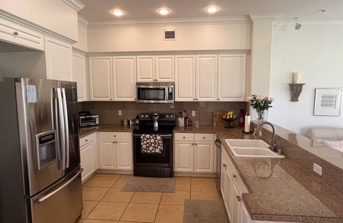 Ko Olina Villa | Coconut Villa Entire home in KoolinanWalking distance to the shops and beaches