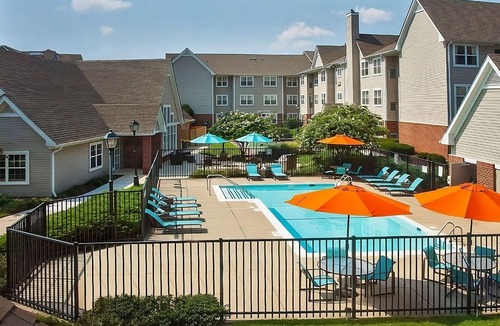Linthicum Heights Hotel | Comfort and Convenience! Pet-friendly Unit with Fully equipped Kitchen!