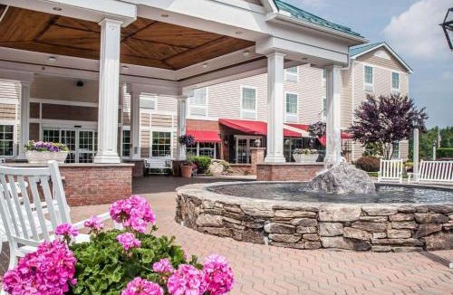Sturbridge Hotel | Comfort Inn & Suites Sturbridge-Brimfield