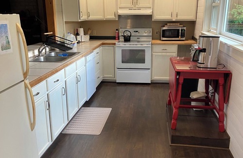 Forest Dale Cottage | Comfortable Family Friendly Cottage On Beautiful Fern Lake