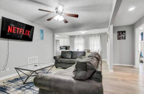 Bridge City House | Comfy 3 bedroom home w/fenced yard