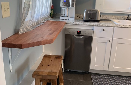 Poultney Cottage | Comfy Cottage in Historic East Poultney