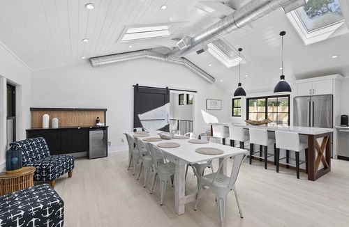 Hampton Bays House | Completely Redone Private Modern Beauty-5 minutes to Dune Road beaches