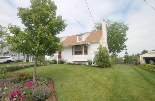 Village Green House | Completely renovated 4 bed/2 bath home close to the Cape May Tennis Courts, Kiwanis Park with pond and walking distance to downtown and the beach.