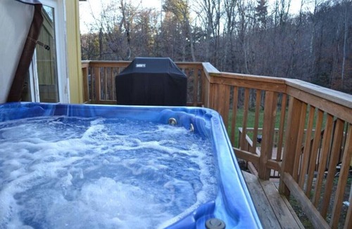 Central Vermont- Killington Condo | Condo #6 Trailside Village Slopeside Hot tub/Sauna