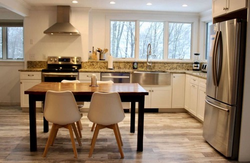 Central Vermont- Killington Condo | Condo 7 Trailside Village Slopeside One Bedroom w/Hot tub