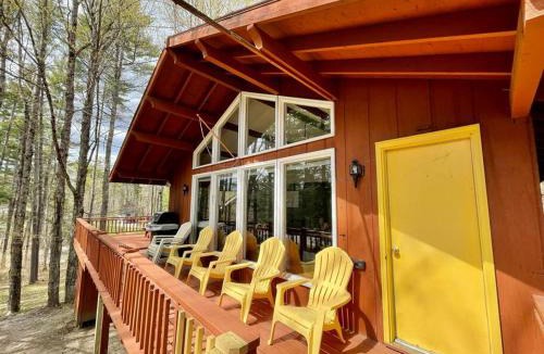Londonderry Ski Chalet | Contemporary Magic Mountain Chalet Close to Skiing, Hiking, Fun