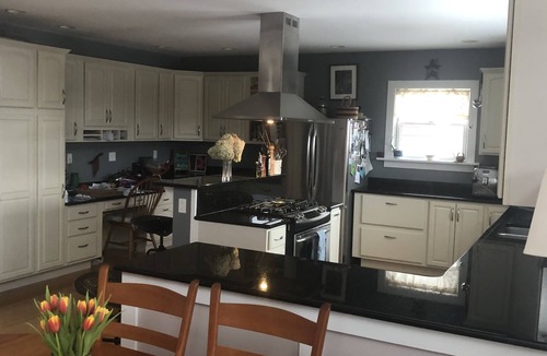 Charlotte House | Convenient to Burlington and Lake Champlain- July 4th week last min. spec.