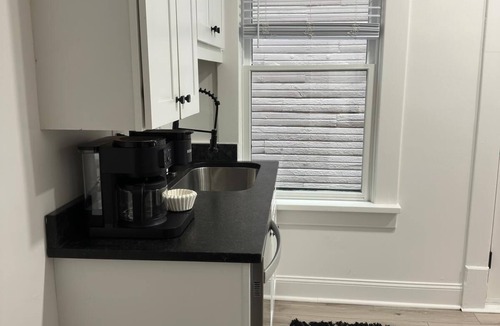Victorian Village House | Convention - Short North - King Bed - Parking Free