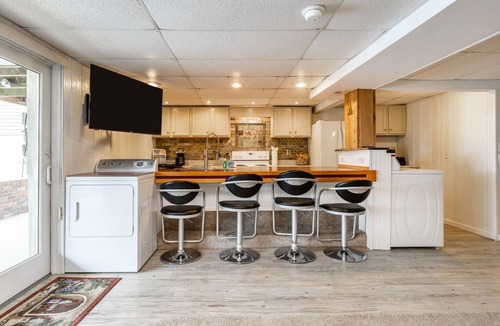 Arnold Apartment | Cool Spring waterfront apartment with pier mins to Annapolis