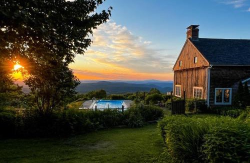 West Dover House | Cooper Hill Hideout