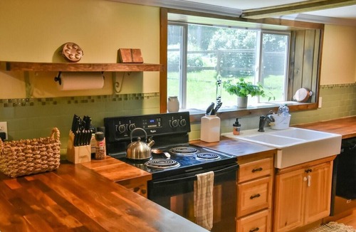 Hartland Four Corners Cabin | Copper Hill House - VT getaway near Ludlow & Okemo