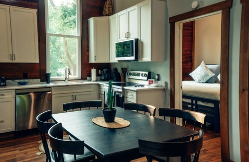 Procious Cabin | Corton Lodge on the Elk River - Riverview Suite