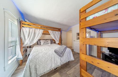 Cuyahoga Falls House | Cottage in the Falls, 2 b, 2 bath, fireplace