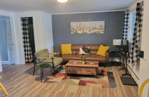 Holderness Hotel | Cottage Place on Squam Lake