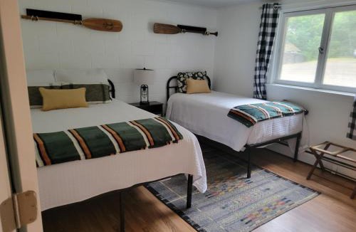 Holderness Hotel | Cottage Place on Squam Lake