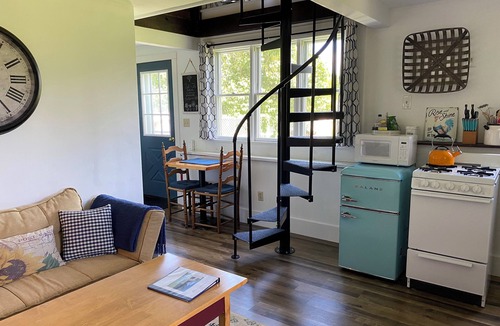 Shelburne Cottage | Cottontail Cottage with SAUNA and Fireplace