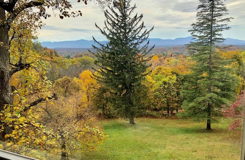 Hudson House | Country House with Mountain Views, Fireplaces and Hiking