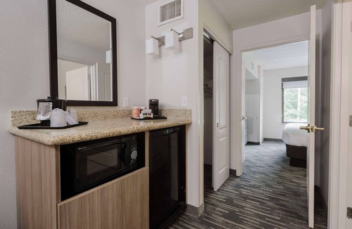 Queensbury Hotel | Country Inn & Suites by Radisson, Lake George (Queensbury), NY